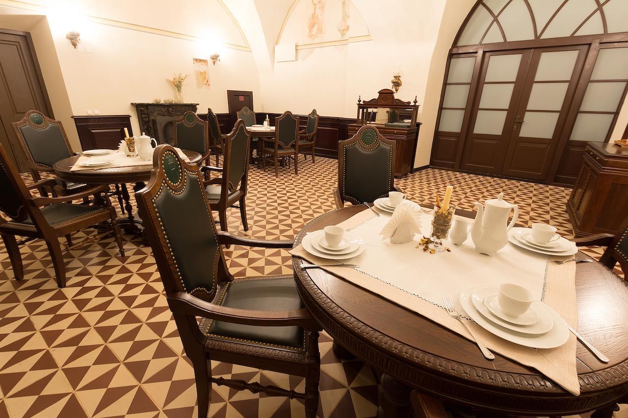 نياسفيز Palace Hotel المظهر الخارجي الصورة