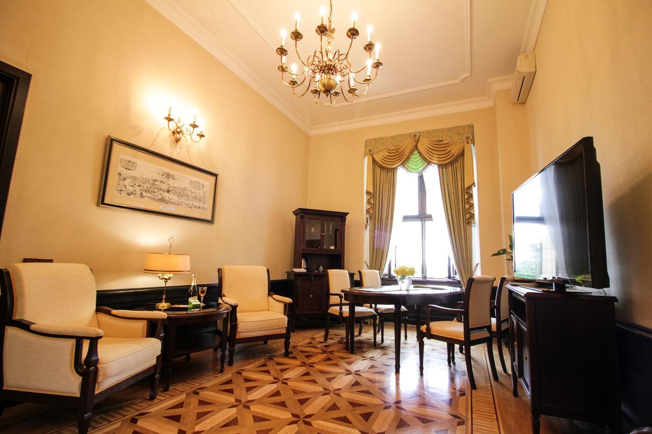 نياسفيز Palace Hotel المظهر الخارجي الصورة