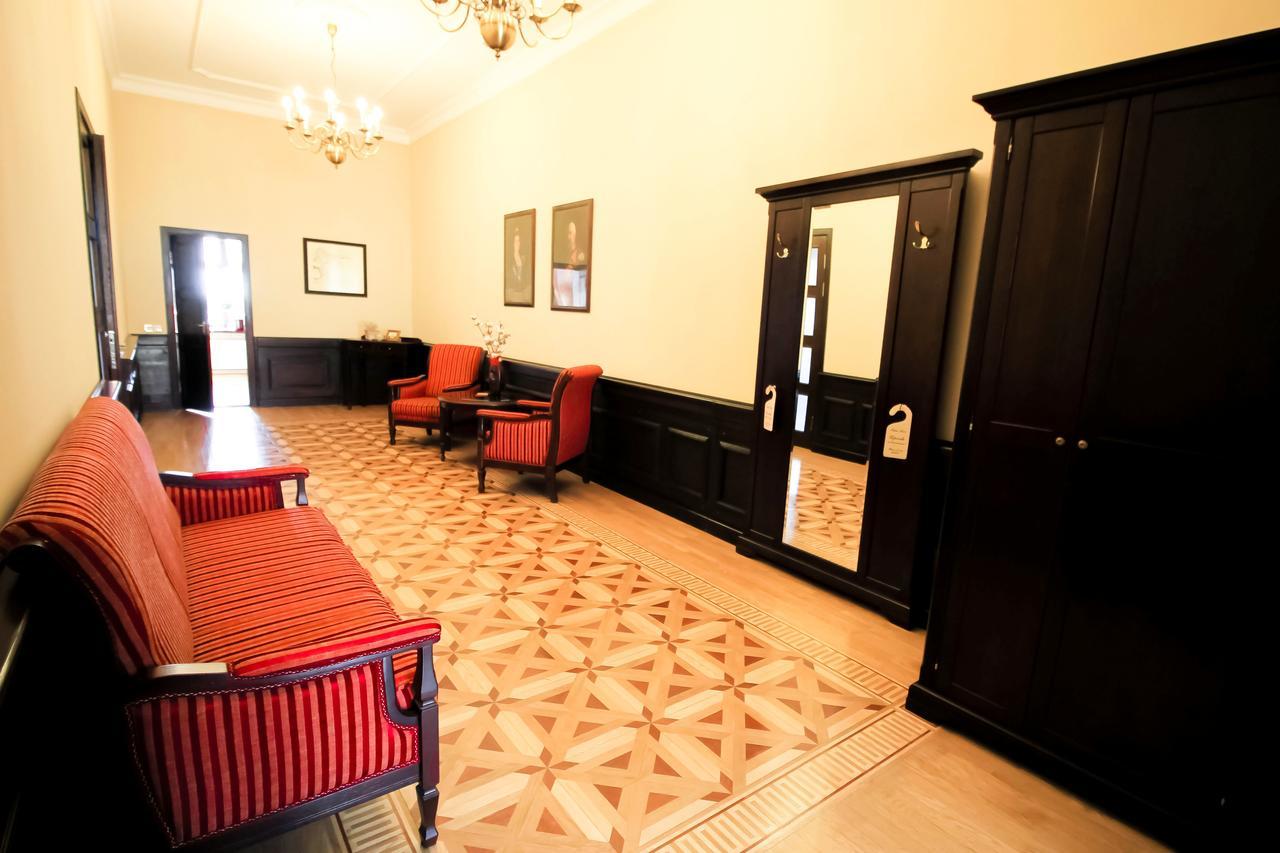 نياسفيز Palace Hotel المظهر الخارجي الصورة