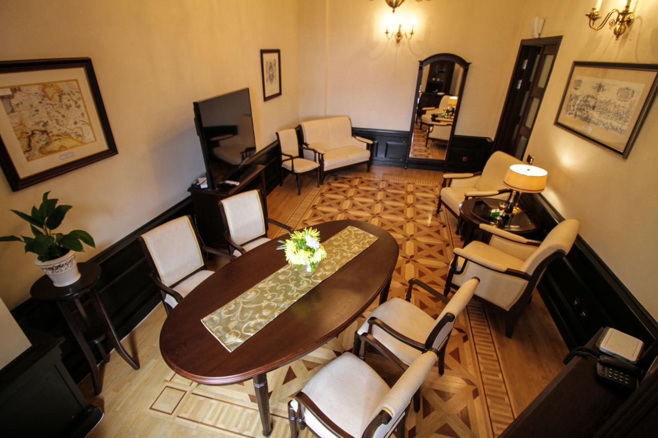 نياسفيز Palace Hotel المظهر الخارجي الصورة
