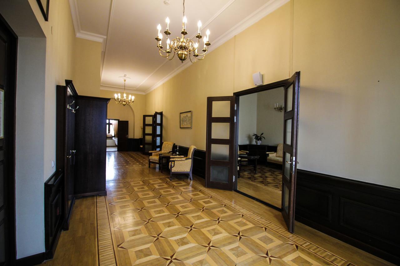 نياسفيز Palace Hotel المظهر الخارجي الصورة