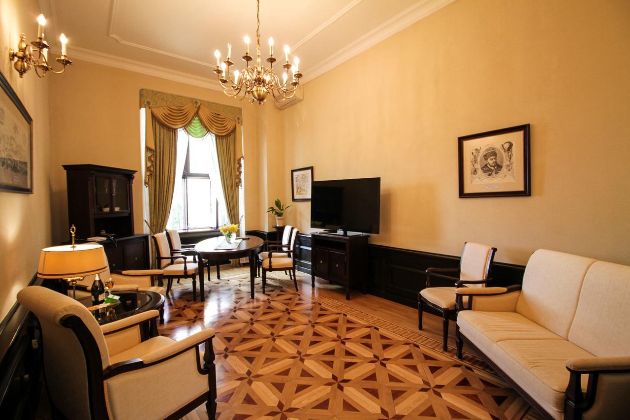 نياسفيز Palace Hotel المظهر الخارجي الصورة