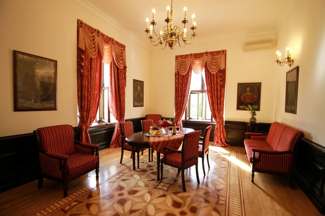 نياسفيز Palace Hotel المظهر الخارجي الصورة