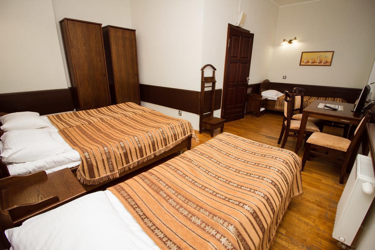 نياسفيز Palace Hotel المظهر الخارجي الصورة